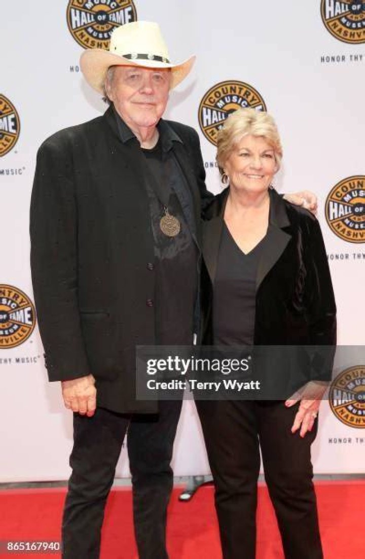 Bobby Bare Wife