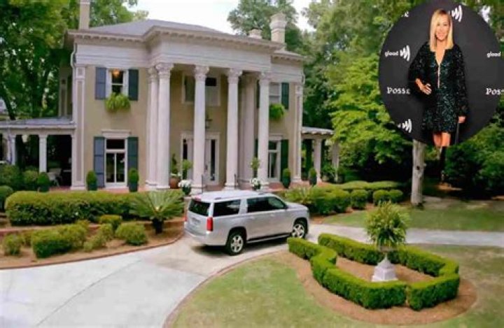 Inside Sutton Stracke&rsquo;s Luxurious 5.4 Million Mansion Renovation!