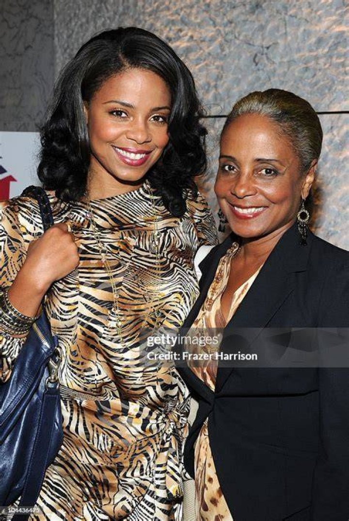 Sanaa Lathan and her mother. HappyMothersDay Celebrity moms