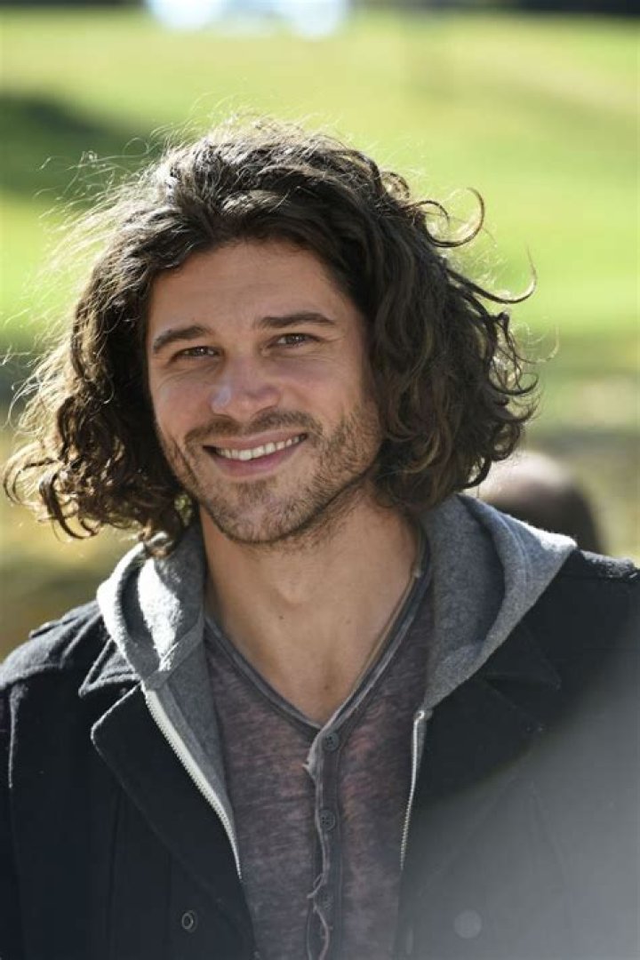 Trent Garrett's Bio Age, Wife Cassie Steele, Net Worth, Height
